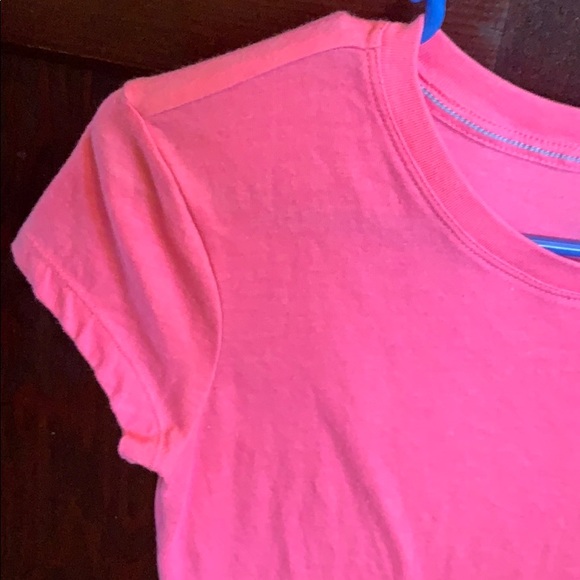 Solid pink top - Picture 2 of 2